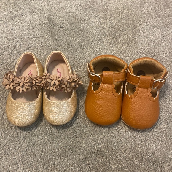 Set of 2 baby shoes; size 1 or 3-6 month - Picture 1 of 6